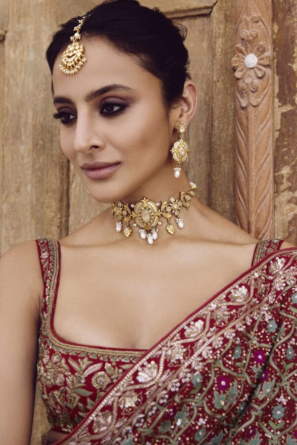 Azmah Embroidered Georgette Saree - Red - Image 3